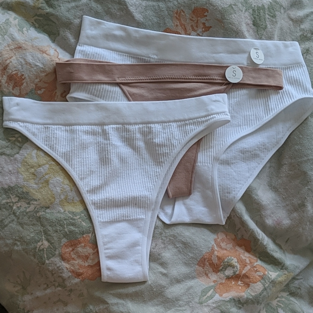S/3 Small NWT cotton:on tanga mum thong